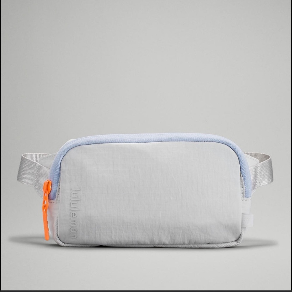 Lululemon Mini Belt Bag Vapor VPOR